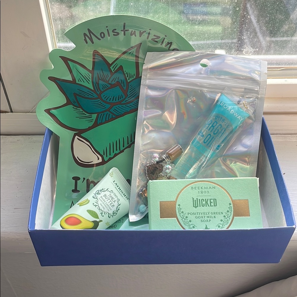 Green and Blue Skincare Gift Set